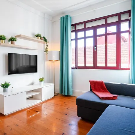 Host Wise - Spacious Comfortable - Balcony Oporto