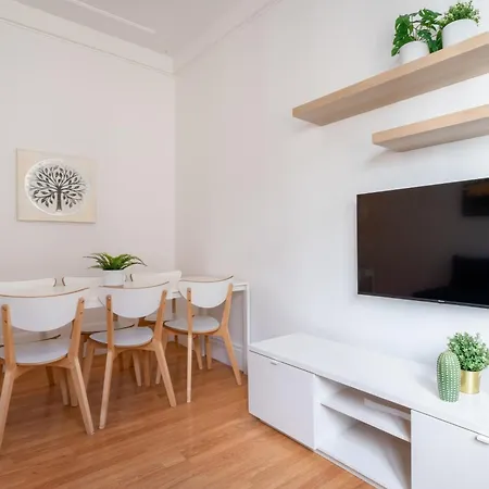 Host Wise - Spacious Comfortable - Balcony Appartement