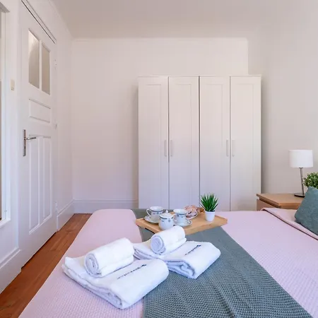 Host Wise - Spacious Comfortable - Balcony Appartement Oporto