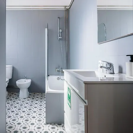 Host Wise - Spacious Comfortable - Balcony * Porto