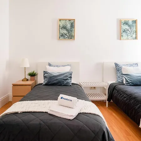 아파트 Host Wise - Spacious Comfortable - Balcony 포르투