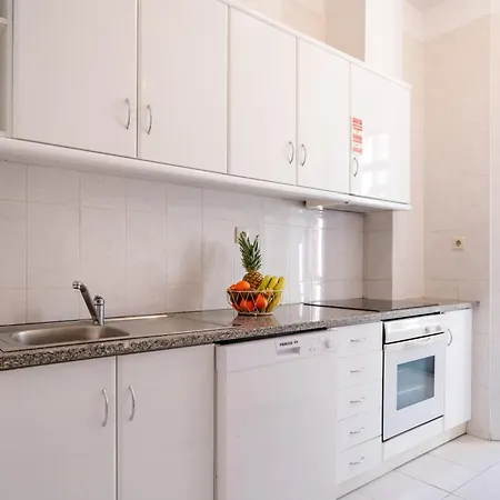 Host Wise - Spacious Comfortable - Balcony