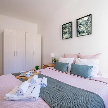 Host Wise - Spacious Comfortable - Balcony *