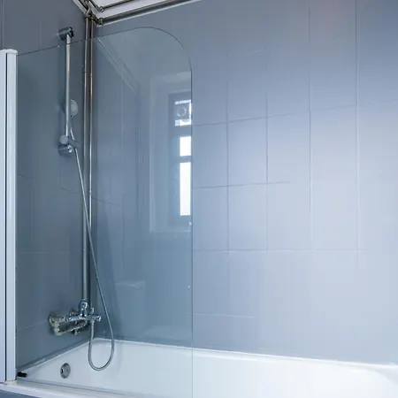 Host Wise - Spacious Comfortable - Balcony Apartment Porto