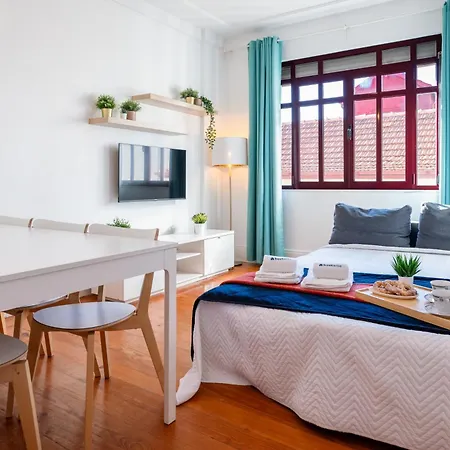 Host Wise - Spacious Comfortable - Balcony Daire