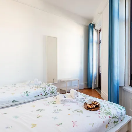 Apartment Host Wise - Spacious Comfortable - Balcony Porto