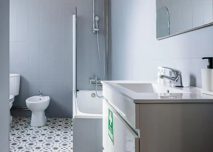 Host Wise - Spacious Comfortable - Balcony * Porto