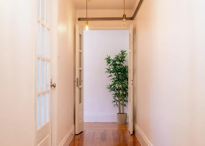 Host Wise - Spacious Comfortable - Balcony