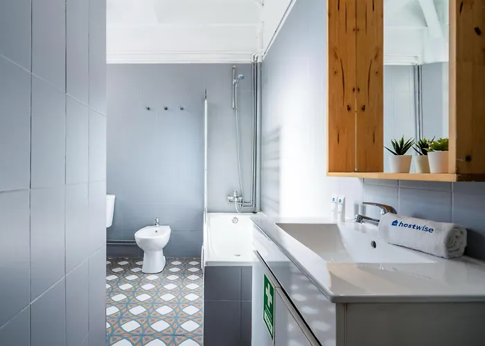 Appartement Host Wise - Spacious Comfortable - Balcony Porto