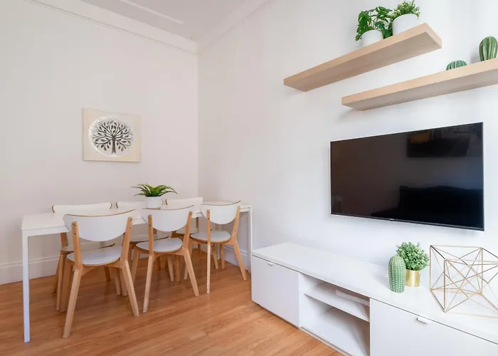 Host Wise - Spacious Comfortable - Balcony Appartement