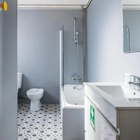 דירה Host Wise - Spacious Comfortable - Balcony