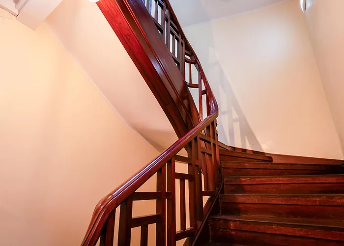 Host Wise - Spacious Comfortable - Balcony Apartman