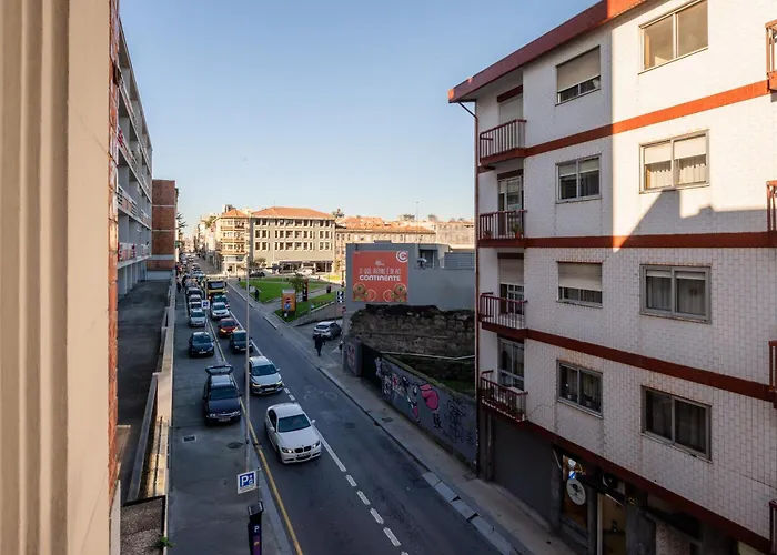 Host Wise - Spacious Comfortable - Balcony Apartman Porto