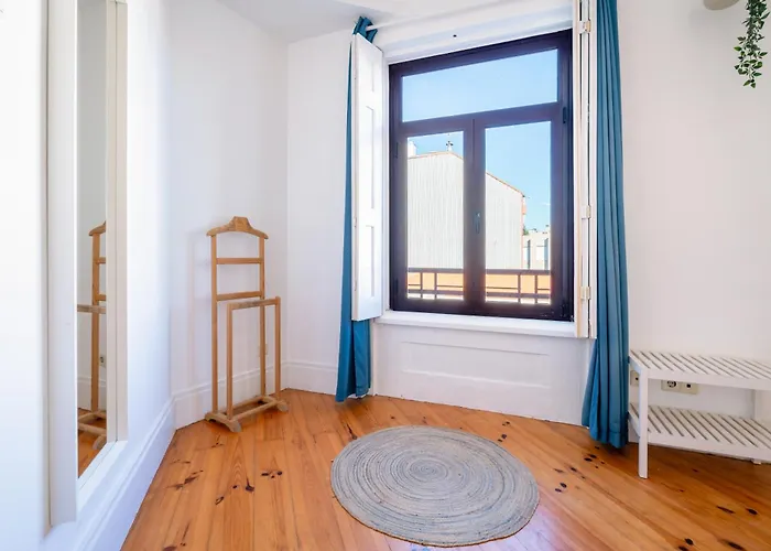 Host Wise - Spacious Comfortable - Balcony *