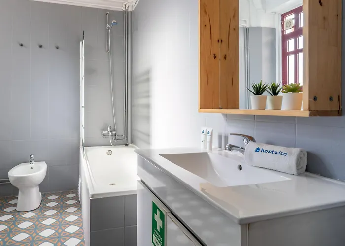 Host Wise - Spacious Comfortable - Balcony * Porto