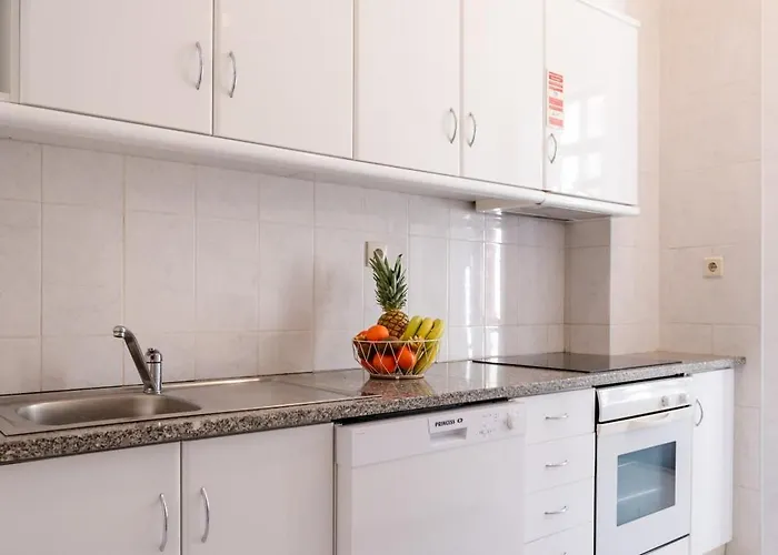 Host Wise - Spacious Comfortable - Balcony