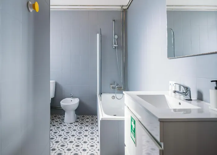 Apartman Host Wise - Spacious Comfortable - Balcony