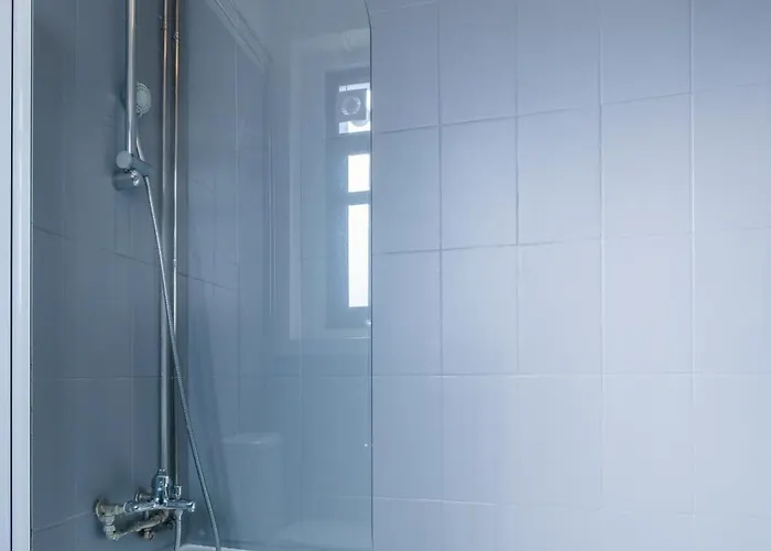 Host Wise - Spacious Comfortable - Balcony Apartman Porto