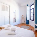 Host Wise - Spacious Comfortable - Balcony Апартаменты *