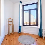 Host Wise - Spacious Comfortable - Balcony *