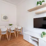 Host Wise - Spacious Comfortable - Balcony Апартаменты