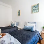 Host Wise - Spacious Comfortable - Balcony Апартаменты *