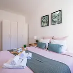 Host Wise - Spacious Comfortable - Balcony *