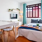 Host Wise - Spacious Comfortable - Balcony Апартаменты