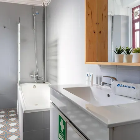 Host Wise - Spacious Comfortable - Balcony * Πόρτο