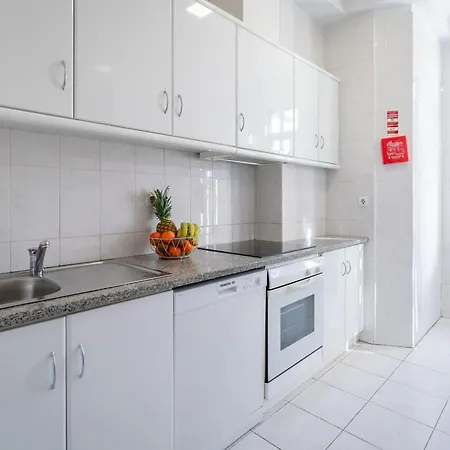 Host Wise - Spacious Comfortable - Balcony * Πόρτο